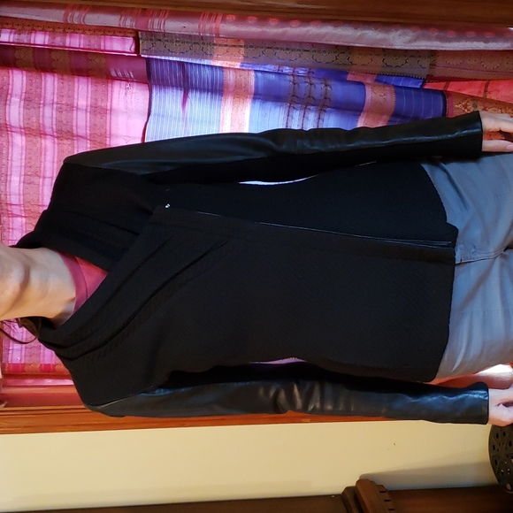 Danier leather wool and lambskin jacket - Picture 3 of 11